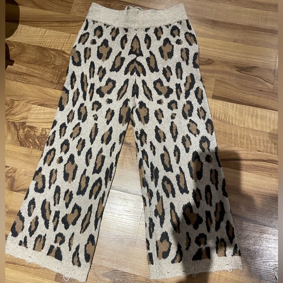 Promesa Cheetah Print Capris - Picture 5 of 6